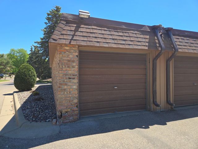 2005 E 122nd Street A11, Burnsville, MN 55337