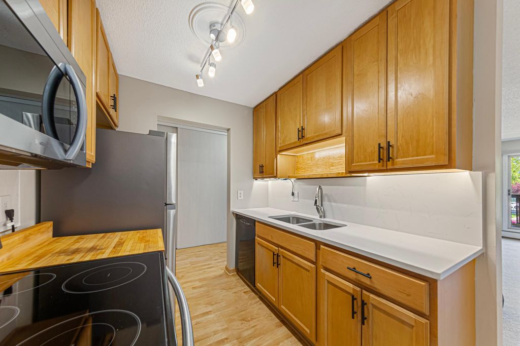2005 E 122nd Street A11, Burnsville, MN 55337 — photo 5