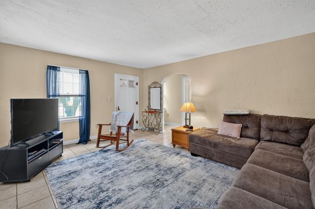 4303 SW 9th Street, Des Moines, IA 50315