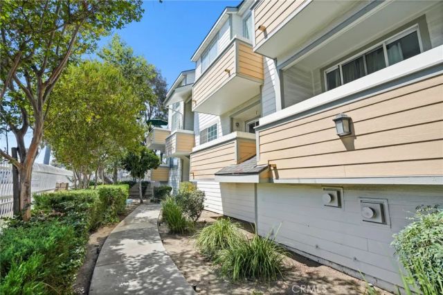 11150 Glenoaks Boulevard 306, Pacoima, CA 91331