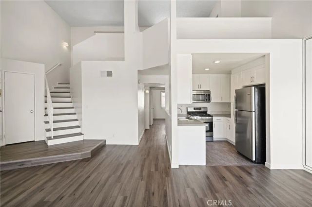 11150 Glenoaks Boulevard 306, Pacoima, CA 91331