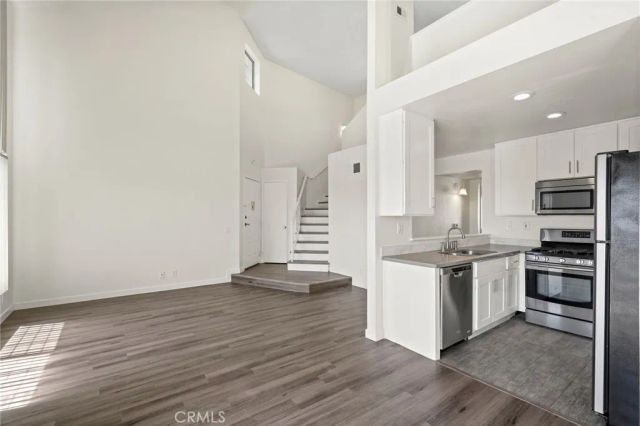 11150 Glenoaks Boulevard 306, Pacoima, CA 91331