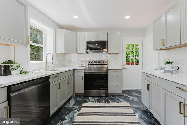 6008 DINWIDDIE ST, Springfield, VA 22150