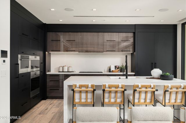 6587 N Palmeraie Boulevard 2002, Paradise Valley, AZ 85253