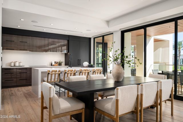 6587 N Palmeraie Boulevard 2002, Paradise Valley, AZ 85253