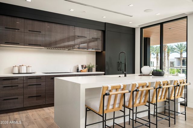 6587 N Palmeraie Boulevard 2002, Paradise Valley, AZ 85253