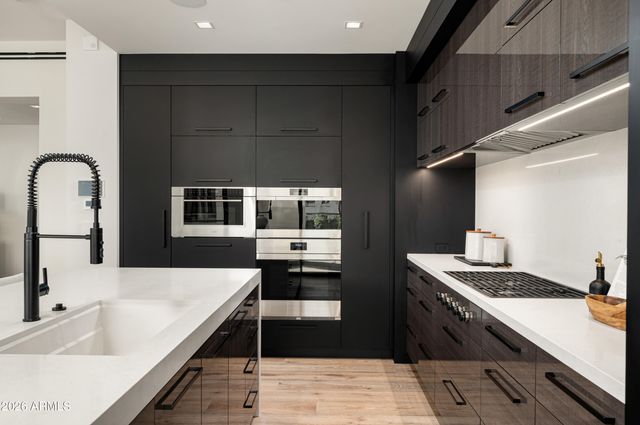 6587 N Palmeraie Boulevard 2002, Paradise Valley, AZ 85253