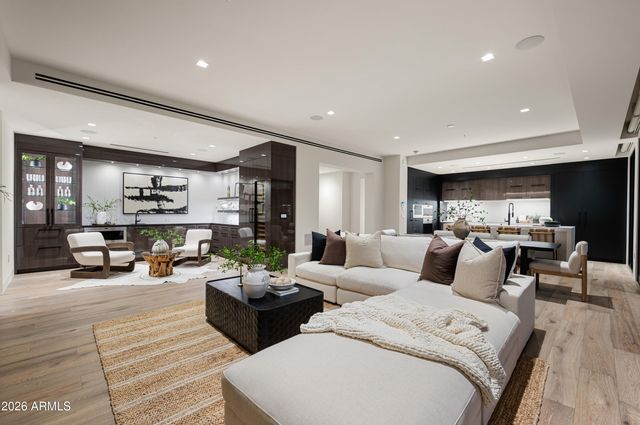 6587 N Palmeraie Boulevard 2002, Paradise Valley, AZ 85253