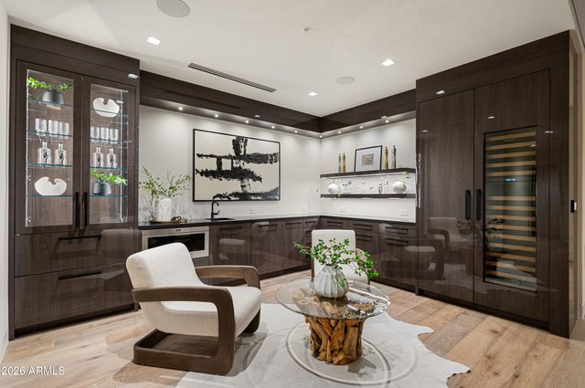 6587 N Palmeraie Boulevard 2002, Paradise Valley, AZ 85253