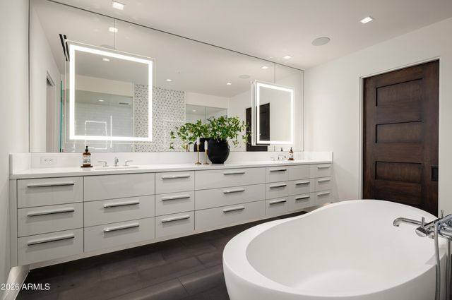 6587 N Palmeraie Boulevard 2002, Paradise Valley, AZ 85253