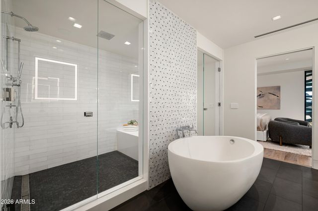 6587 N Palmeraie Boulevard 2002, Paradise Valley, AZ 85253