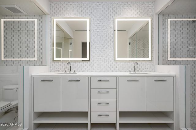 6587 N Palmeraie Boulevard 2002, Paradise Valley, AZ 85253