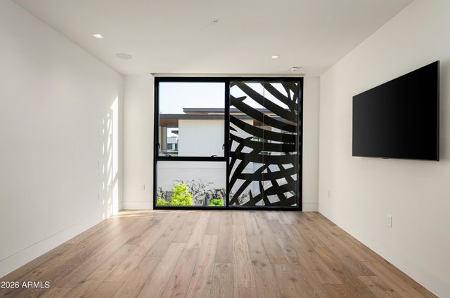 6587 N Palmeraie Boulevard 2002, Paradise Valley, AZ 85253