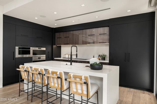 6587 N Palmeraie Boulevard 2002, Paradise Valley, AZ 85253