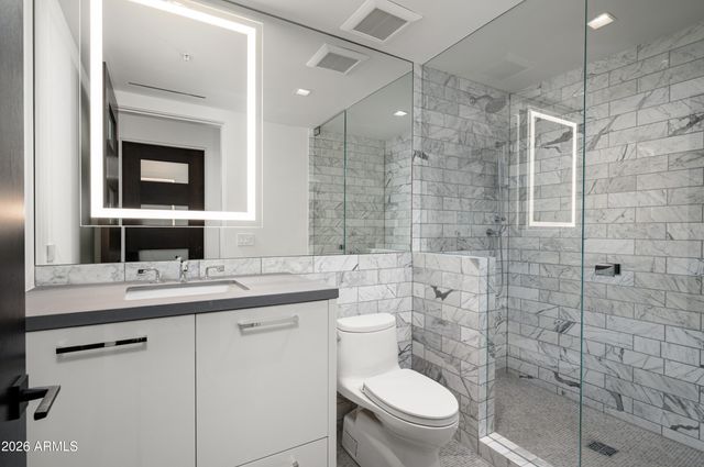 6587 N Palmeraie Boulevard 2002, Paradise Valley, AZ 85253