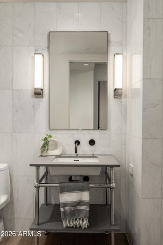 6587 N Palmeraie Boulevard 2002, Paradise Valley, AZ 85253