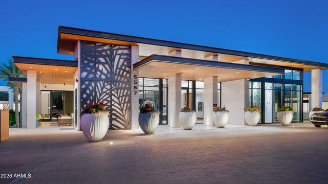 6587 N Palmeraie Boulevard 2002, Paradise Valley, AZ 85253