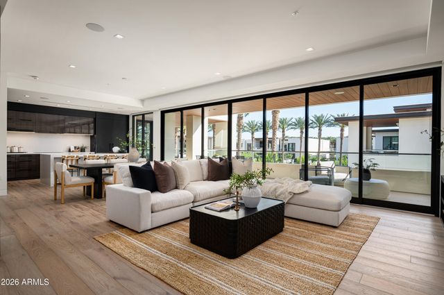 6587 N Palmeraie Boulevard 2002, Paradise Valley, AZ 85253