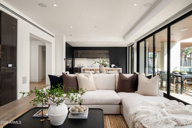 6587 N Palmeraie Boulevard 2002, Paradise Valley, AZ 85253