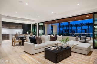 6587 N Palmeraie Boulevard 2002, Paradise Valley, AZ 85253