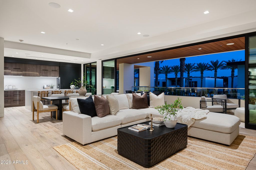 6587 N Palmeraie Boulevard 2002, Paradise Valley, AZ 85253