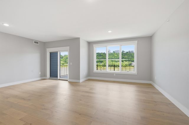 739 Manhattan Boulevard, 302, Dayton, KY 41074