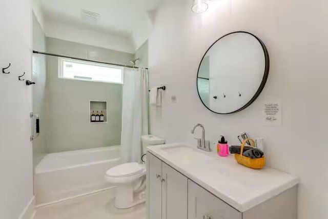 7411 Grand Navarre Boulevard, Navarre, FL 32566