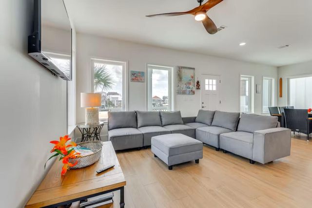 7411 Grand Navarre Boulevard, Navarre, FL 32566