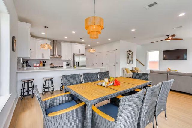 7411 Grand Navarre Boulevard, Navarre, FL 32566