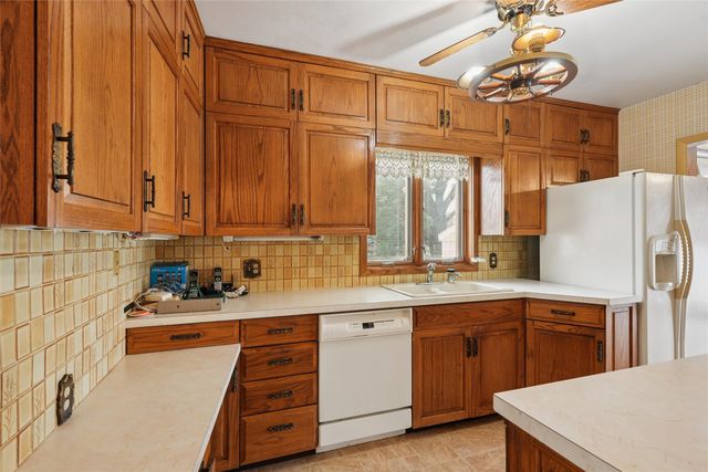 301 E 19th Street S, Newton, IA 50208