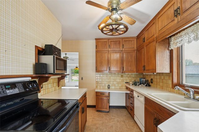 301 E 19th Street S, Newton, IA 50208