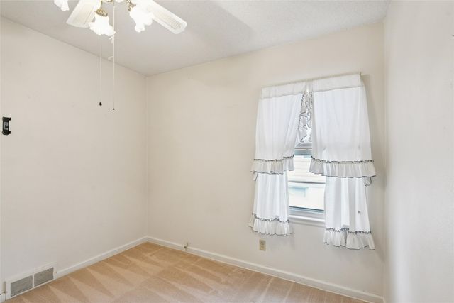 301 E 19th Street S, Newton, IA 50208