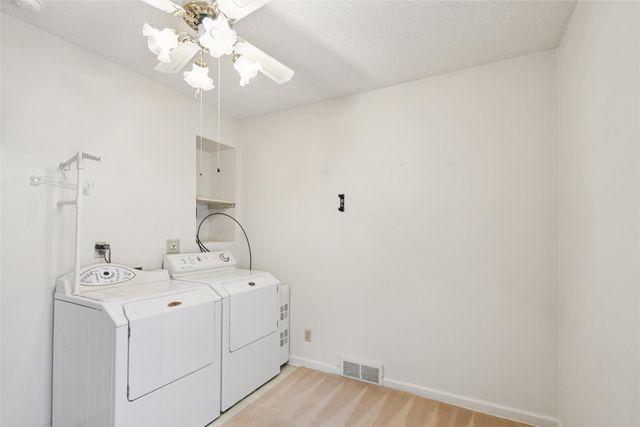 301 E 19th Street S, Newton, IA 50208