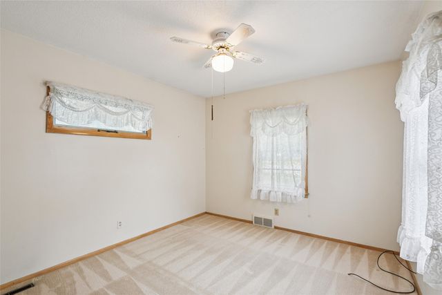 301 E 19th Street S, Newton, IA 50208