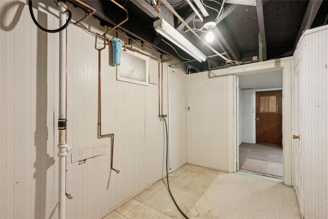 301 E 19th Street S, Newton, IA 50208