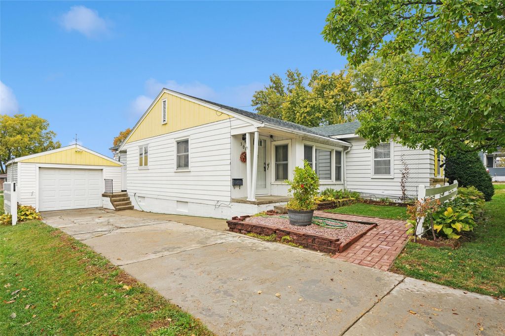 301 E 19th Street S, Newton, IA 50208