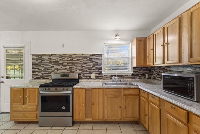 4805 Ira Street, Haltom City, TX 76117