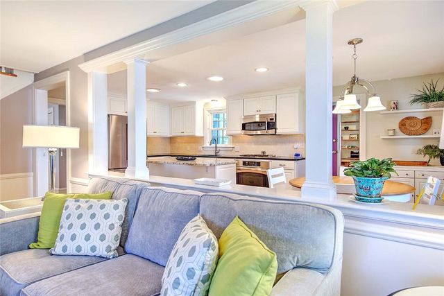 12 Harbour Terrace, Cranston, RI 02905