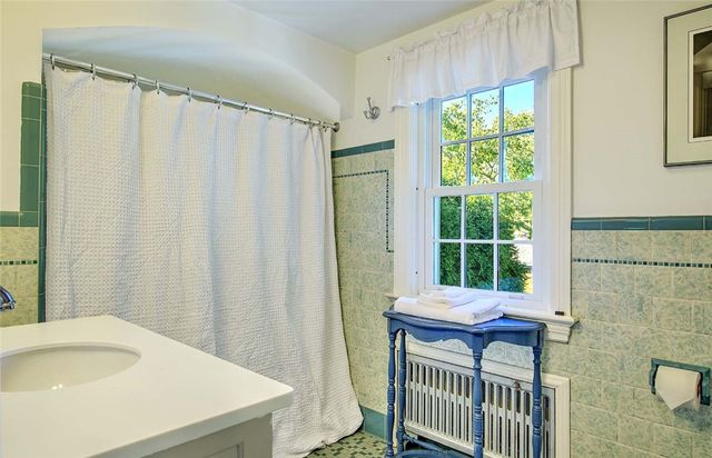 12 Harbour Terrace, Cranston, RI 02905