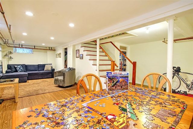 12 Harbour Terrace, Cranston, RI 02905