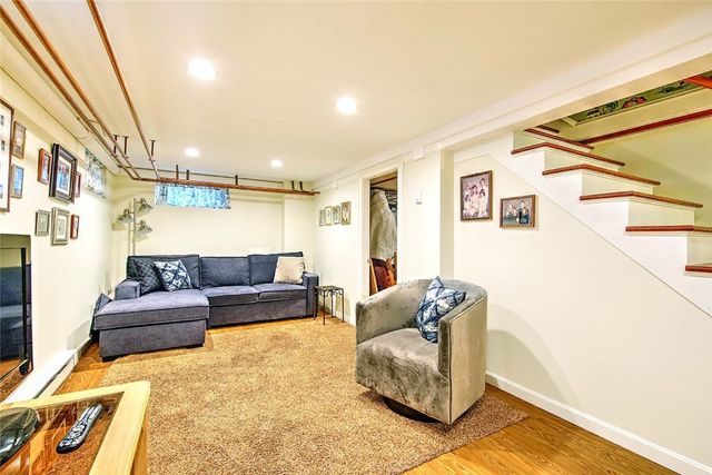 12 Harbour Terrace, Cranston, RI 02905