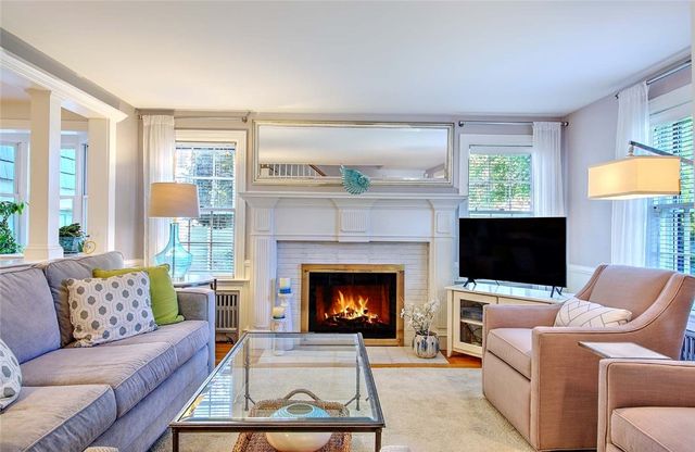 12 Harbour Terrace, Cranston, RI 02905