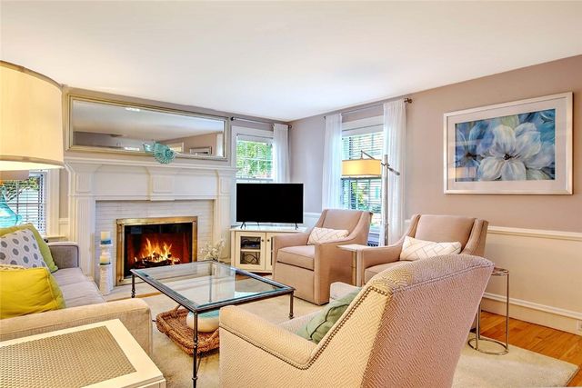 12 Harbour Terrace, Cranston, RI 02905