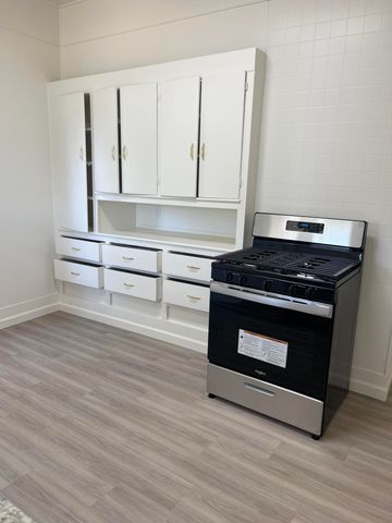 132 N Gale Hill Avenue, Lindsay, CA 93247