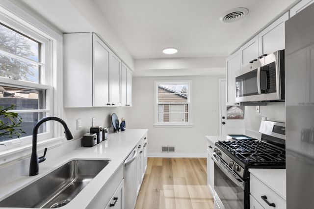 1728 Orange Avenue E, Saint Paul, MN 55106