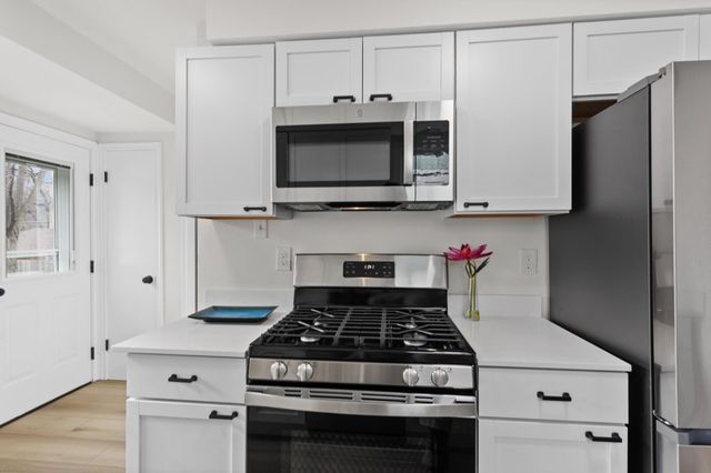 1728 Orange Avenue E, Saint Paul, MN 55106