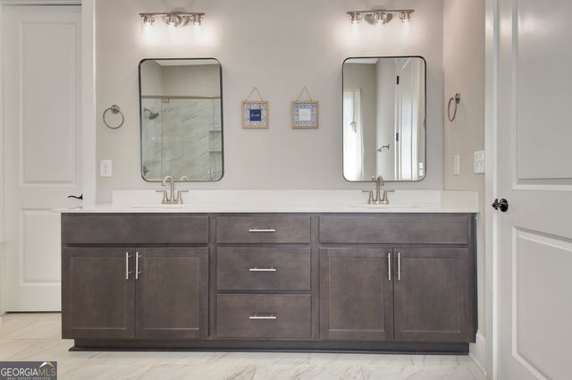 160 Lapis Lake Point, Fayetteville, GA 30215