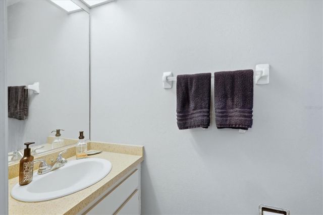 4173 CENTER POINTE CIRCLE 87B, Sarasota, FL 34233