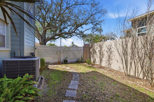 4173 CENTER POINTE CIRCLE 87B, Sarasota, FL 34233