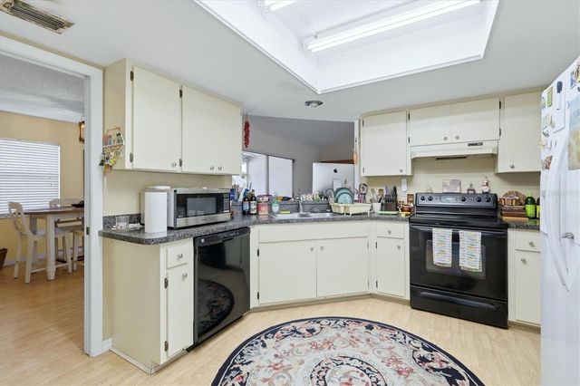 4173 CENTER POINTE CIRCLE 87B, Sarasota, FL 34233